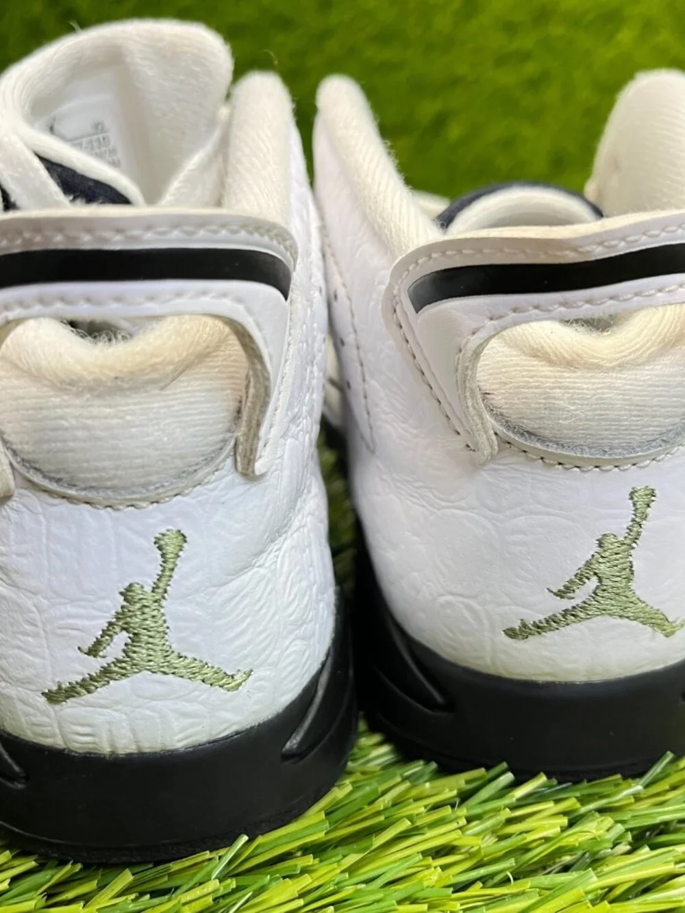 Nike Air Jordan 6 Retro Boys Size 9C White Black Athletic Leather Shoes Sneakers